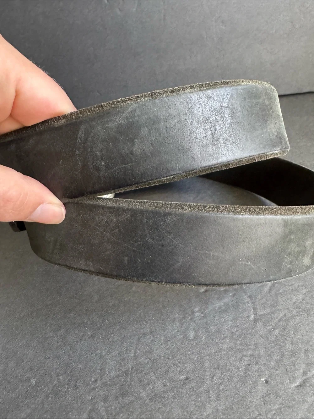 ARIAT‎ Distressed Black Leather Belt Well Worn Unisex Mens 42